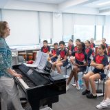 Elementary ˴Ƭ School music class